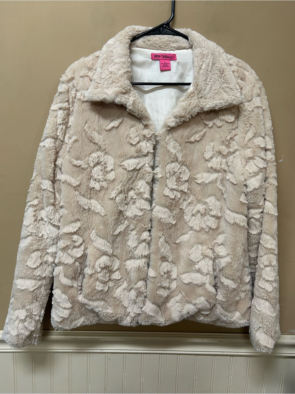 Betsy Johnson Faux Fur Fluffy Soft Cream Jacket Size XL